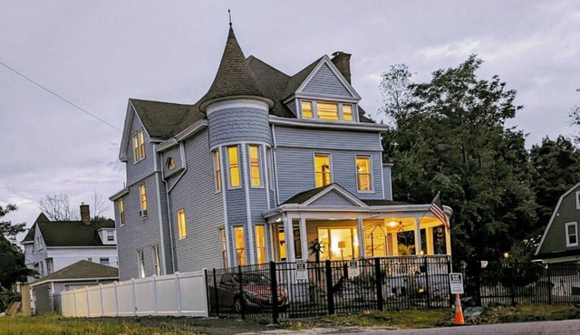 Victorian B&B in Orange, NJ – A Charming Retreat Near NYC & Local Attractions
