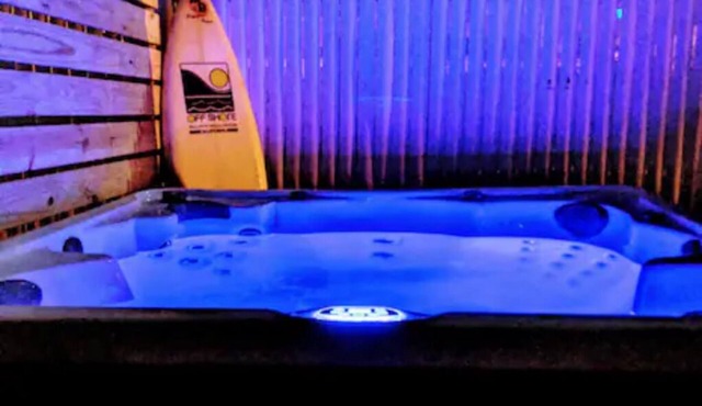 Victorian Beach Haus Steps Away from Main St.