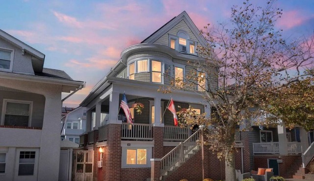 Victorian Beach House Paradise