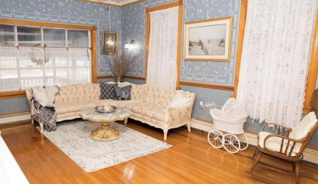 Victorian Beachside Apartment