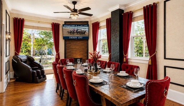 Victorian Central Spot 6 Beds Mins 2 UL/Downtown Firepit Speakeasy Lux Amenities