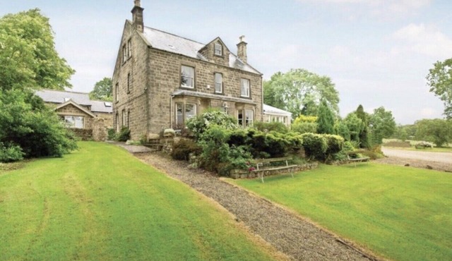 Victorian Detached Stone Built ‘Gentleman’s Residence’ sleeps 6-13