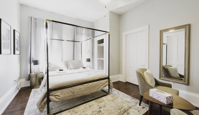 Victorian District Duplex ★ 2 APTS & 6 BDRS ★ Just 2 blocks to Forsyth Park!