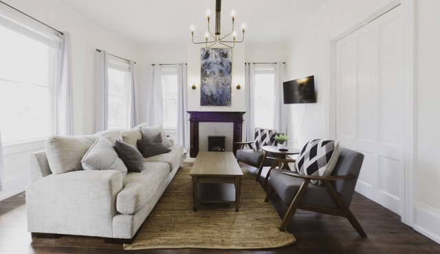 Victorian District Gem ★ Walk to Forsyth Park, popular local eateries, & shops!