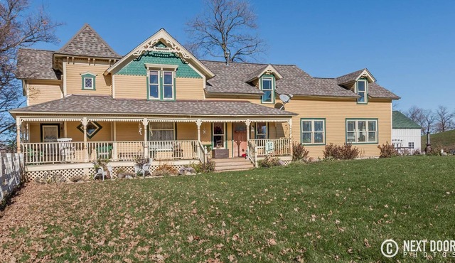 Victorian Farm House surrounded by 30 of Rolling farm & animals
