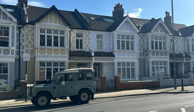 Victorian flat with patio - 3 mins from Tube -Wimbledon