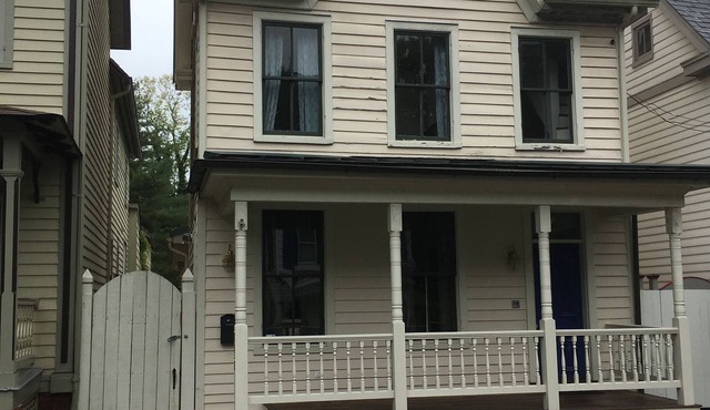 Victorian Hideaway: Beautiful Exterior, Modern interior