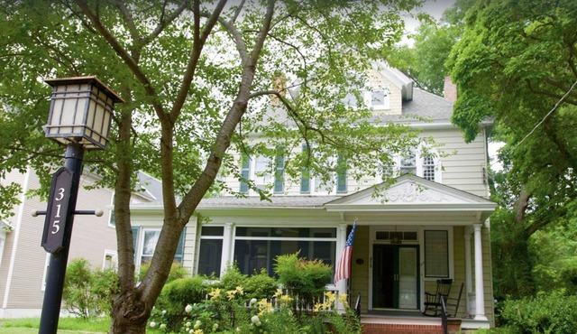 Victorian Home In Historic West End