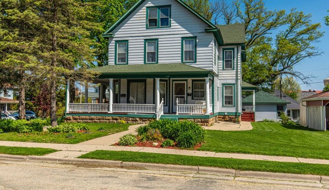 Victorian Home in Historic Mineral Point - Entire 2nd Story Suite