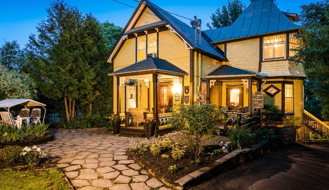 Victorian inn dating from 1864 with spa - sleeps 18
