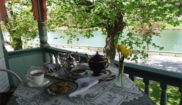 Victorian Loft B & B