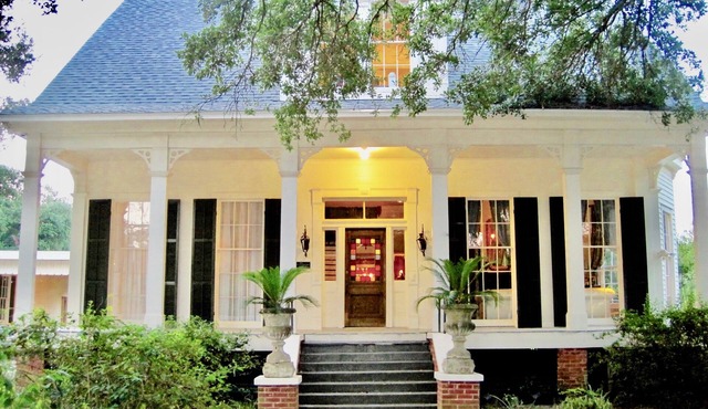 Victorian Manor in the Heart of Cajun Country. 20 min North of Lafayette