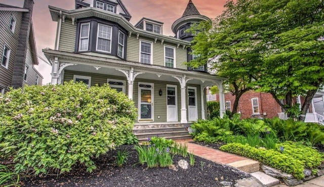 Victorian Manor on Main w/6 beds-10 mins to Lanc!