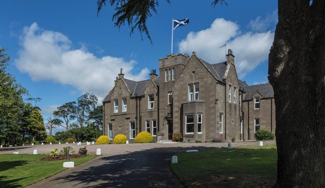 Victorian Mansion, fully refurbished, sleeps 24 guests in 12 ensuite bedrooms