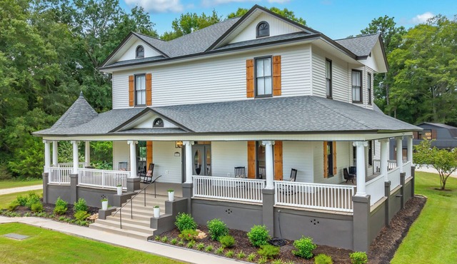 Victorian mini mansion family stays, elopements & more!