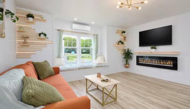 Victorian Penthouse 2 bedroom down town.nnSharennSave