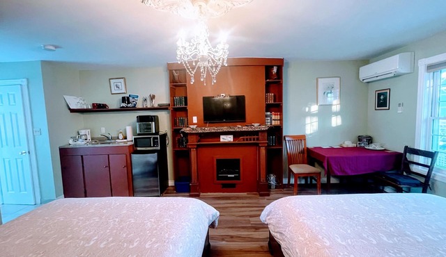 Victorian Room - Patio, Patio, Downtown