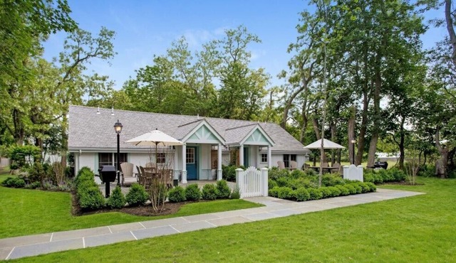 Victorian Seasons English Country Cottage Near Beaches, Golf, Tennis & Vineyards