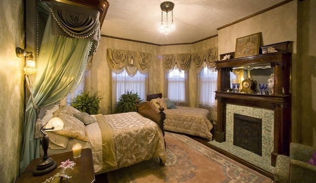 Victorian Splendor in So. Illinois: wallmanor.com