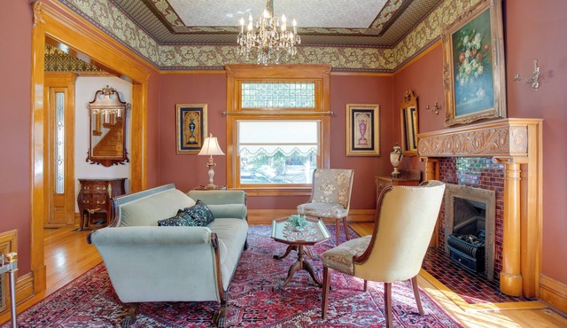 Victorian-Style Cheesman Park Apt - 2 Mi to Dtwn