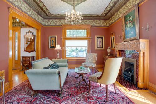 Victorian-Style Cheesman Park Apt - 2 Mi to Dtwn
