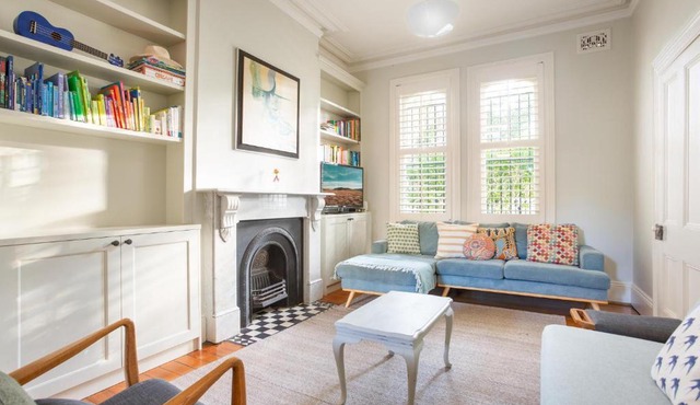 Victorian-Style House with Courtyard off Oxford St