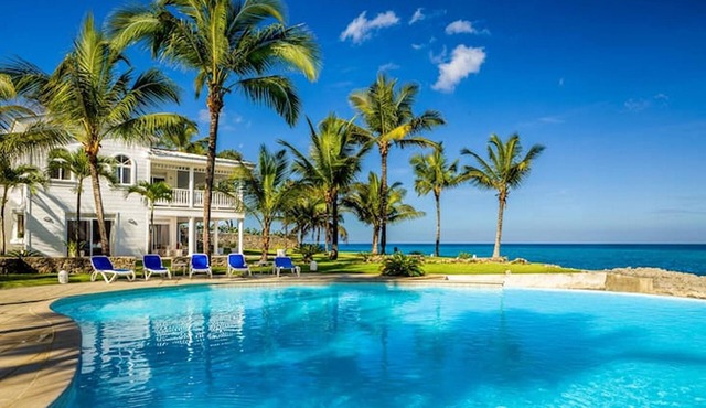 Victorian-style oceanfront villa with pool, 4 bedrooms