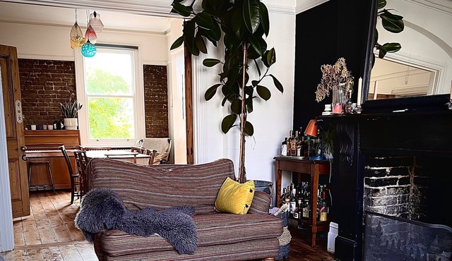 Victorian townhouse 2 minutes walk from beach