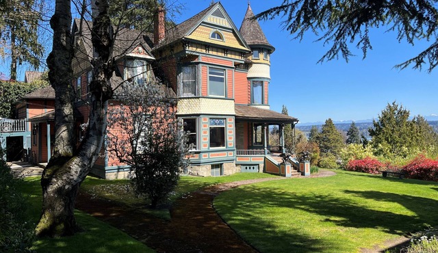 Victorian Tranquility within 4 miles of Lumen Field