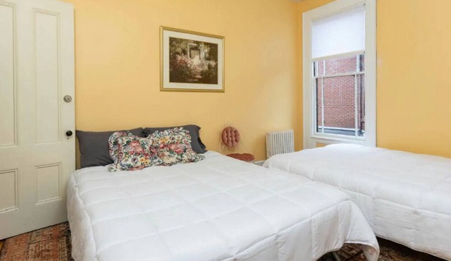 Victorian Uptown Private Suite