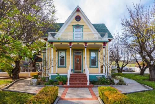 ViCTORIAN ViLLA-Hot Tub Pool Table Fabulous Yard