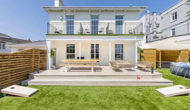 Victorian Villa with sea views and hot tub close to the beach with a games room.