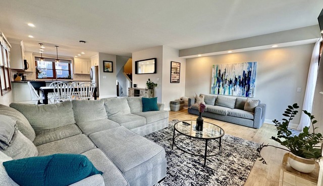 Victorian Village Townhome, large living space in the heart of the short north!