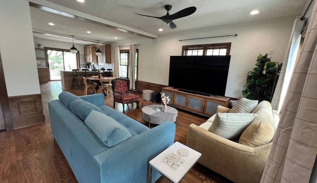 Victoria’s Chamber Fourplex | Rooftop deck and Zoo
