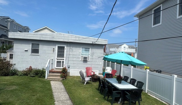 Victory Bungalow - 2 bed/1.5 bath - AC-Affordable-Clean - Sleeps 6+ Avalon, NJ