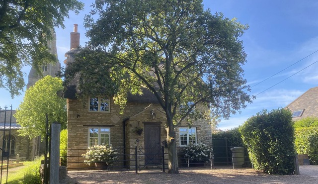 VICTORY COTTAGE 5* Gold - Chocolate box cottage