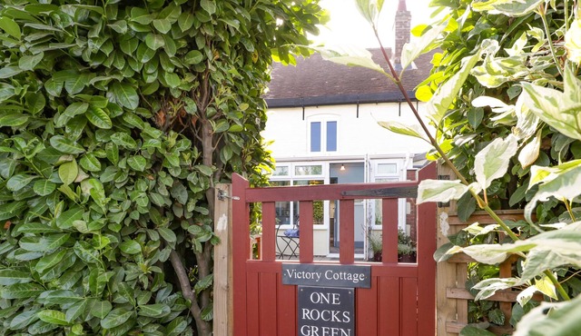 VICTORY COTTAGE, pet friendly, with open fire in Ludlow