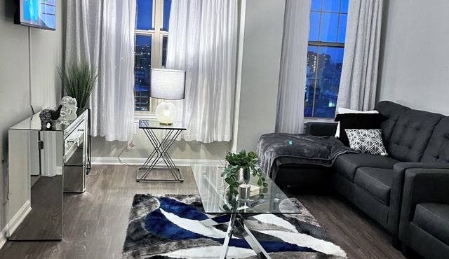 Victory Penthouse Retreat – Modern 2BED/2BATH