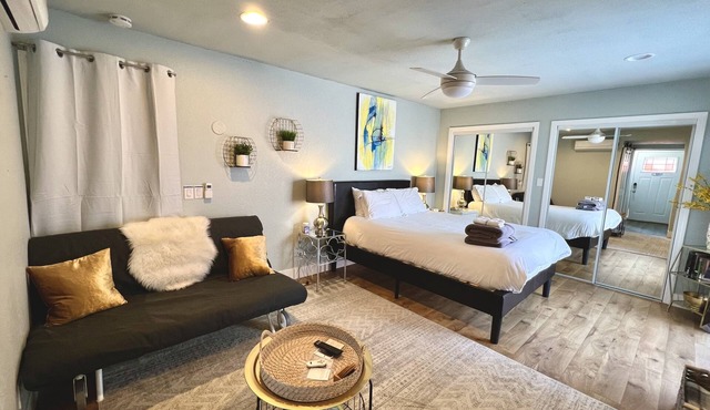 Victory Suite- Private Entrance + Bathroom