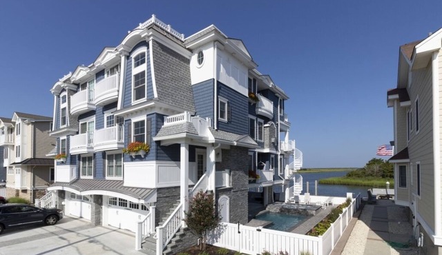 Victory Sunset - 6 bedroom ~ Elevator ~ Pool ~ Bayfront - Sleeps 14 - Avalon, NJ