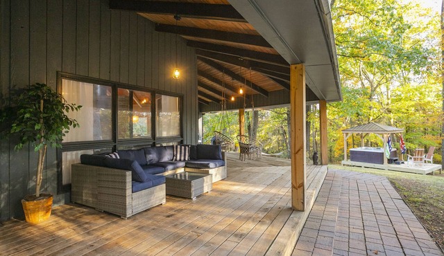 Victory View Retreat Modern Group Stay
