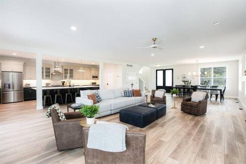 Victory Views Estate:Luxury Retreat for 25+ Guests