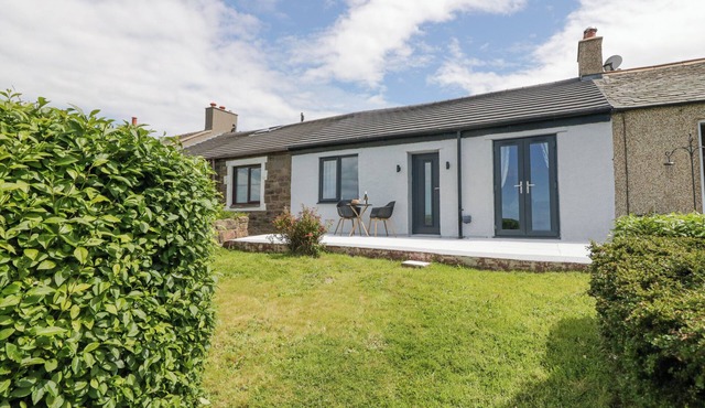 VICTRONEEN COTTAGE, pet friendly, with a garden in Whitehaven