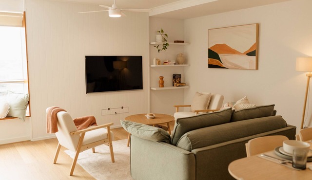 Vida Central - 2 Bedroom, 1.5 bathroom apartment w/free parking + pool & gym