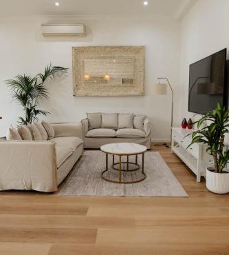 Vida Hamilton - 3 bed, 2 bath kids playground!