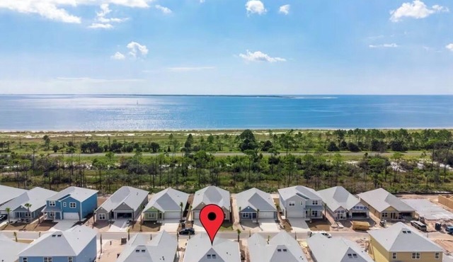Video in Pics 🏖️1st Row from Beach🌴6 Seat Golf Cart 🌊Ocean View☀️Pools🏝️Beach Equip