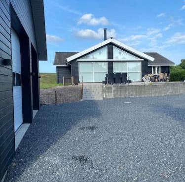 Vidunderligt hus 10 år. Hunde hjem. Elbil lader