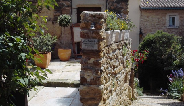 Vieilles Pierres et Détente - Les Calades de Suze