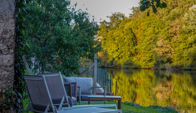 Vienne's Splendor Charming T5 by the River - Near Limoges CHU