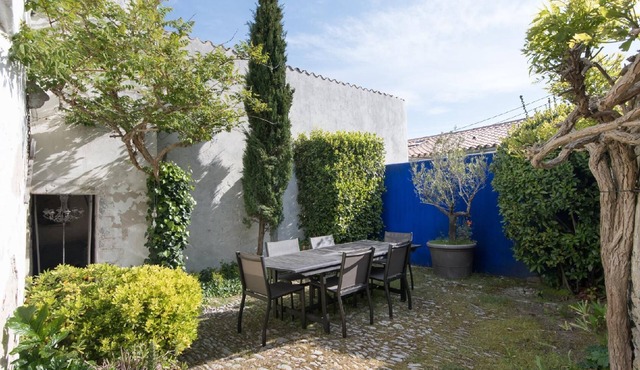 VIEUX PORCHE House .